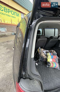 Минивэн Volkswagen Touran 2012 в 