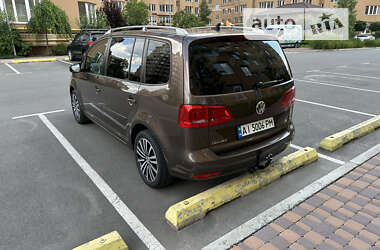 Минивэн Volkswagen Touran 2012 в Вишневом