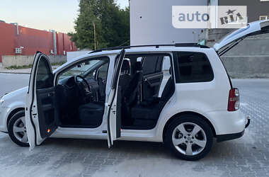 Мінівен Volkswagen Touran 2010 в Тернополі