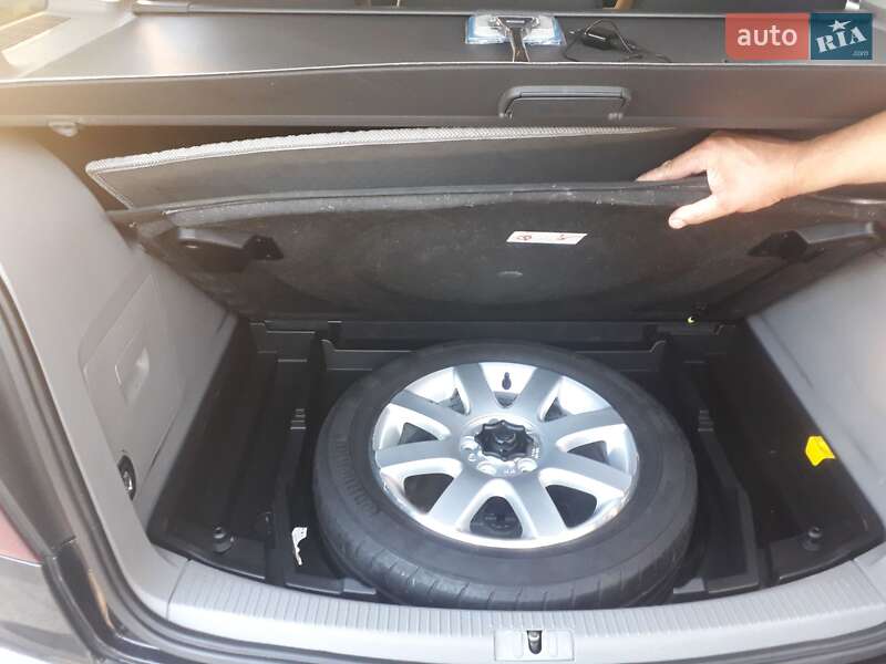 Минивэн Volkswagen Touran 2007 в Шишаки