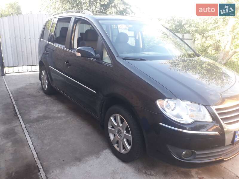 Минивэн Volkswagen Touran 2007 в Шишаки