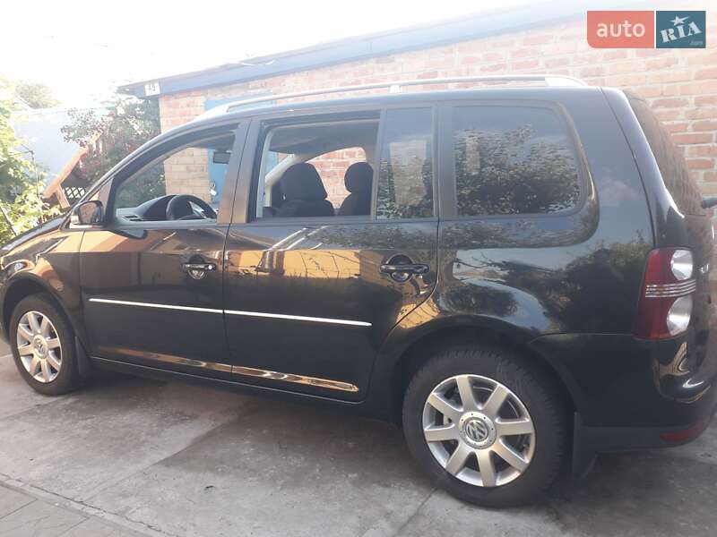 Минивэн Volkswagen Touran 2007 в Шишаки