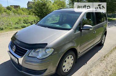 Минивэн Volkswagen Touran 2009 в Ровно