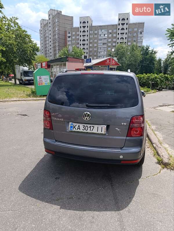 Минивэн Volkswagen Touran 2007 в Киеве