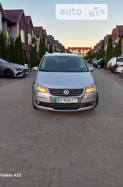 Мінівен Volkswagen Touran 2008 в Хмельницькому