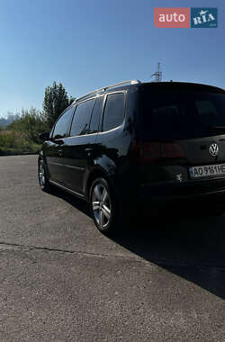 Минивэн Volkswagen Touran 2011 в 