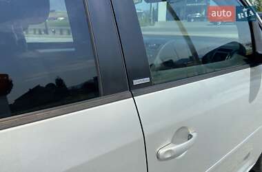 Минивэн Volkswagen Touran 2012 в 