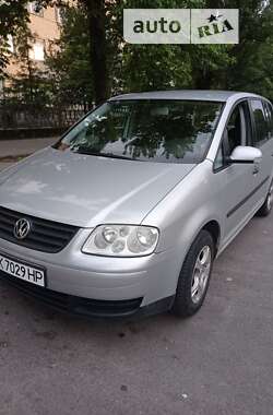 Минивэн Volkswagen Touran 2003 в Вараше