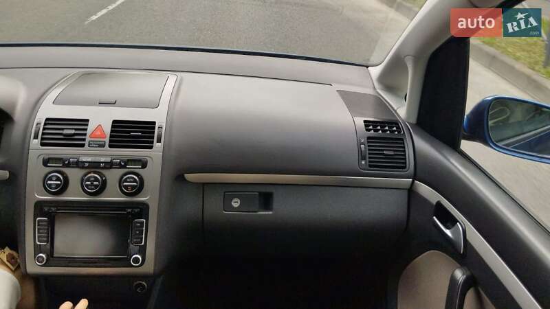 Мінівен Volkswagen Touran 2008 в Луцьку