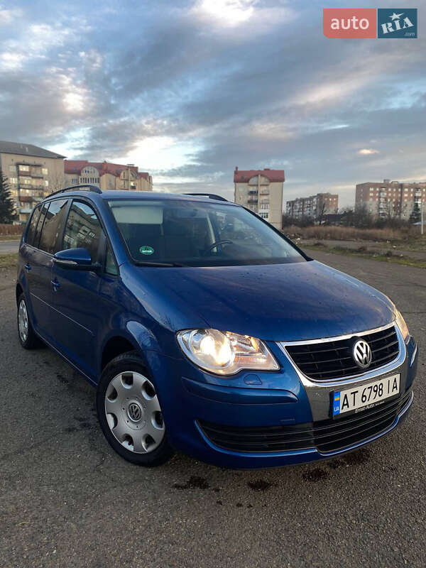 Мінівен Volkswagen Touran 2009 в Тернополі