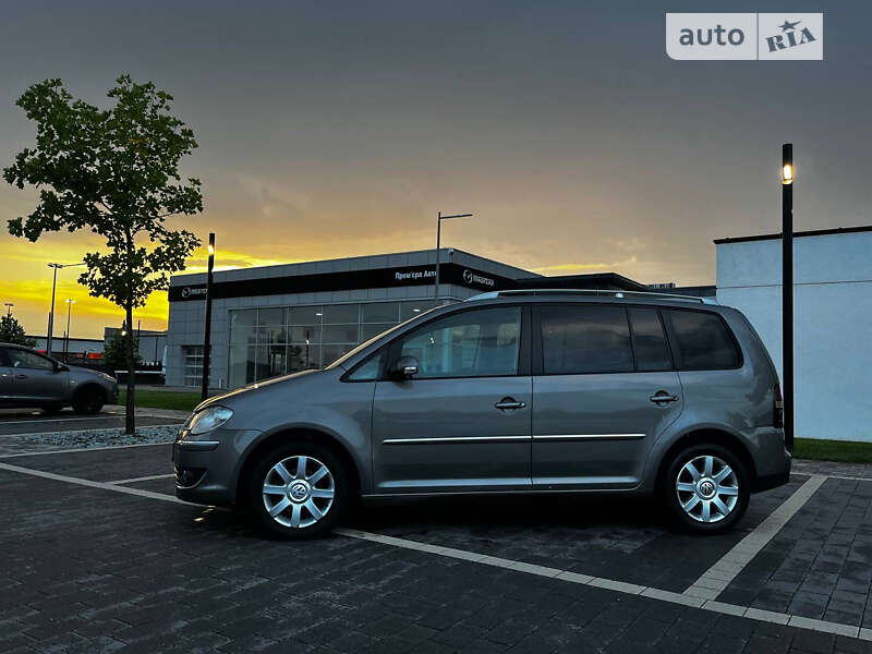 Мінівен Volkswagen Touran 2008 в Мукачевому