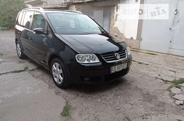 Мінівен Volkswagen Touran 2004 в Чернівцях