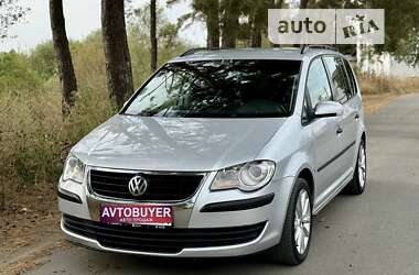 Минивэн Volkswagen Touran 2010 в Киеве