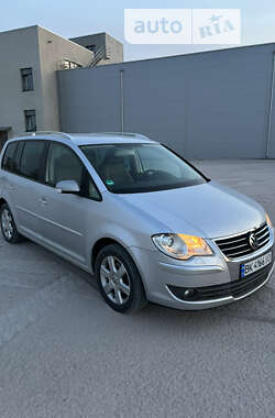 Минивэн Volkswagen Touran 2006 в Березному