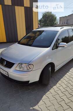 Минивэн Volkswagen Touran 2006 в Баре