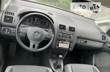 Минивэн Volkswagen Touran 2011 в Коростене