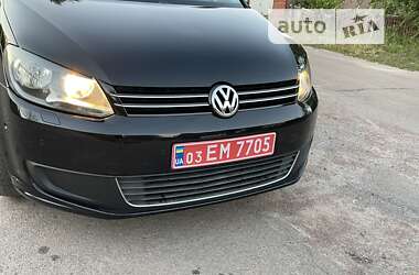 Минивэн Volkswagen Touran 2011 в Коростене