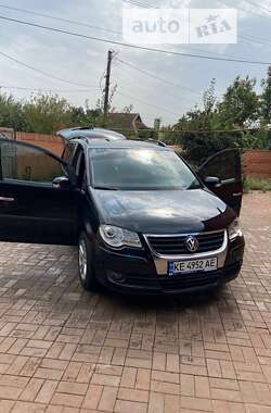 Минивэн Volkswagen Touran 2007 в Кривом Роге