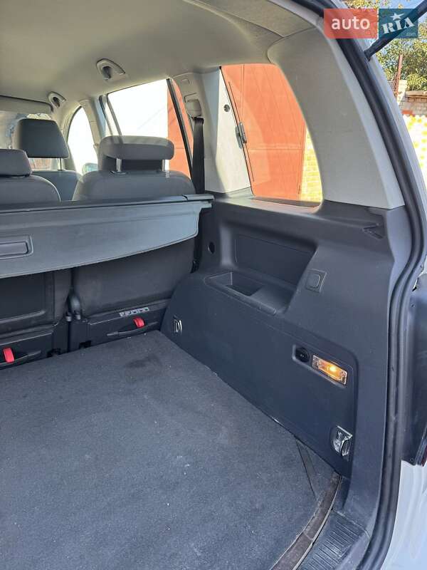 Мінівен Volkswagen Touran 2010 в Луцьку
