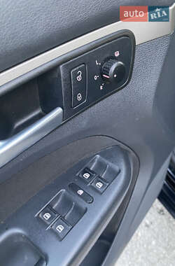 Минивэн Volkswagen Touran 2009 в 