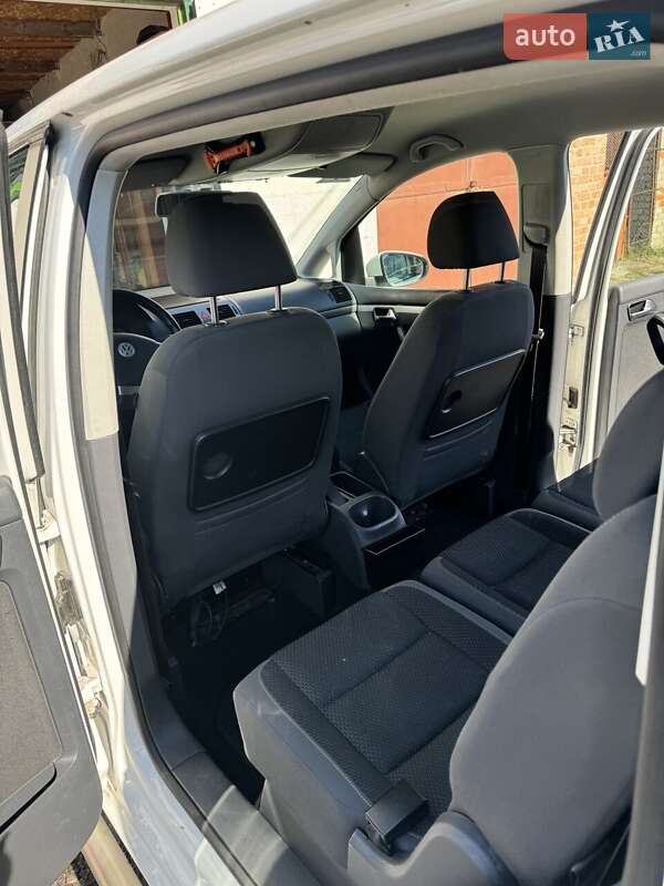 Мінівен Volkswagen Touran 2010 в Луцьку