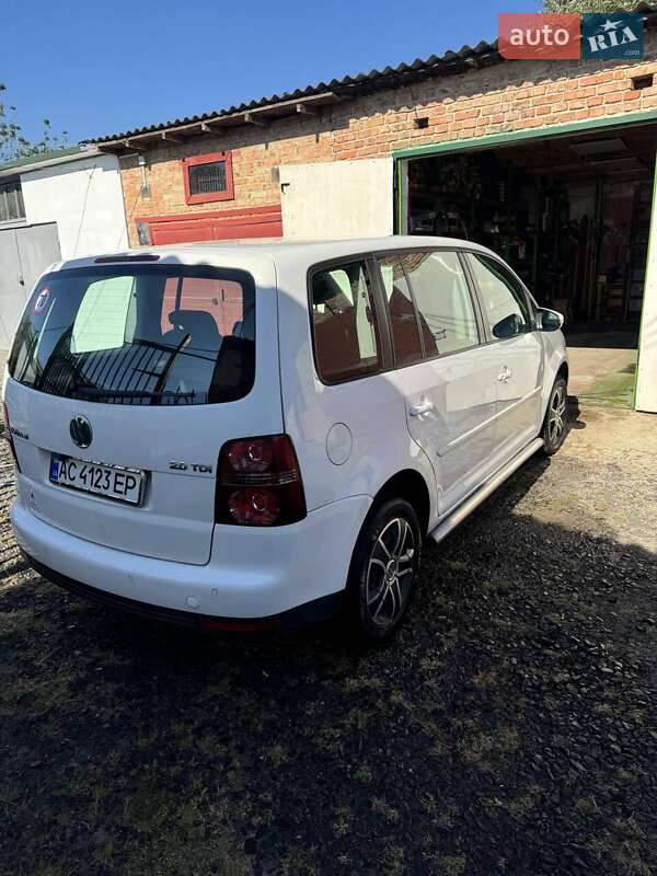 Мінівен Volkswagen Touran 2010 в Луцьку