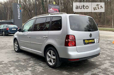 Мінівен Volkswagen Touran 2010 в Чернівцях