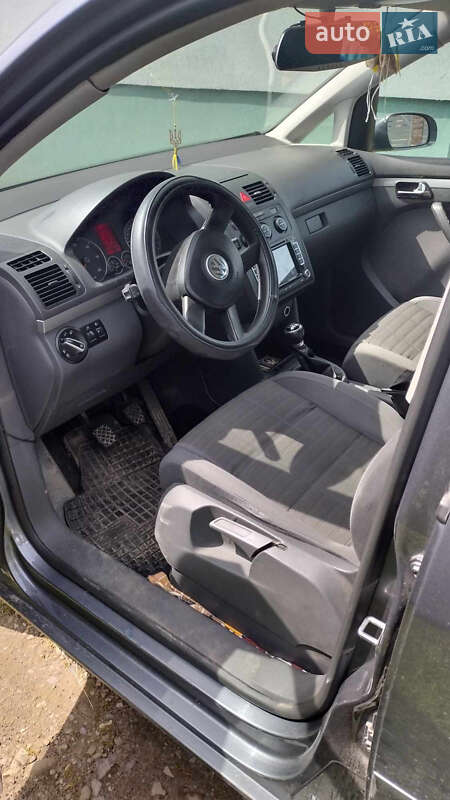 Мінівен Volkswagen Touran 2006 в Долині