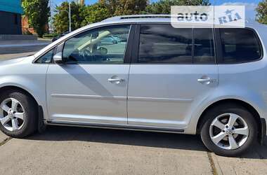 Минивэн Volkswagen Touran 2011 в Измаиле