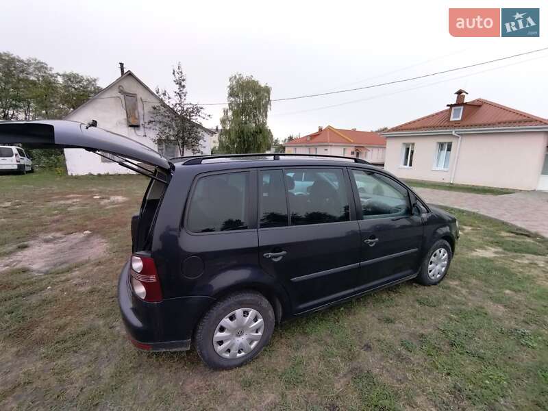 Минивэн Volkswagen Touran 2007 в Владимирце
