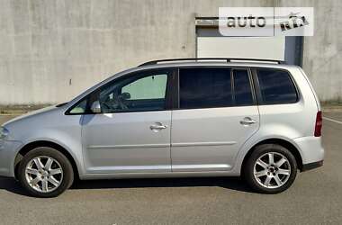 Минивэн Volkswagen Touran 2008 в Киеве