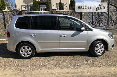 Мінівен Volkswagen Touran 2010 в Чернівцях