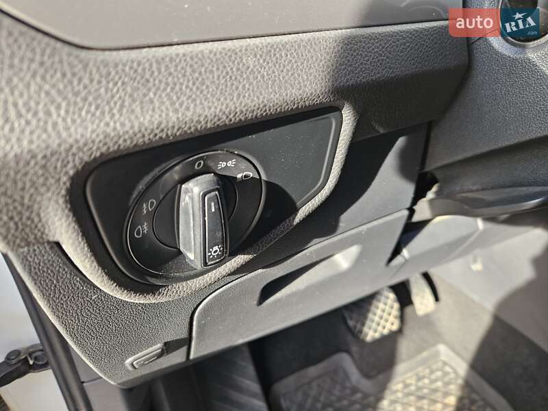 Микровэн Volkswagen Touran 2018 в Березному