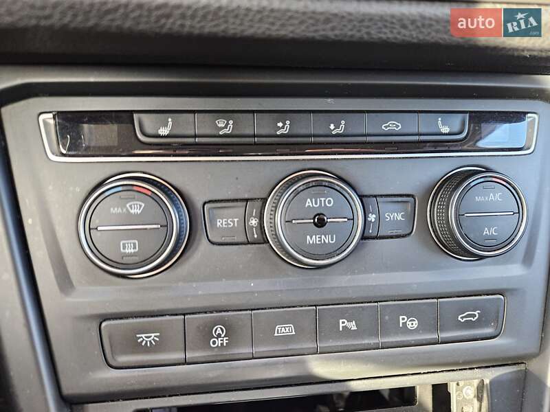 Микровэн Volkswagen Touran 2018 в Березному