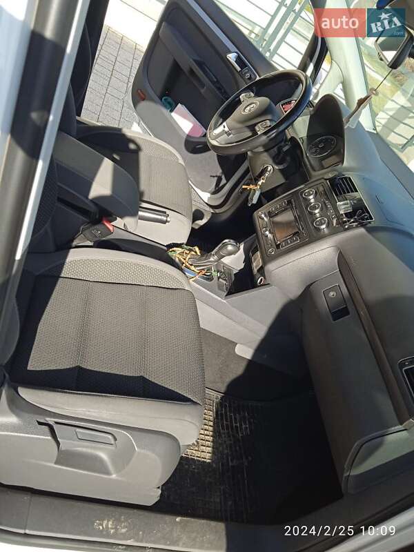 Минивэн Volkswagen Touran 2013 в Великом Березном