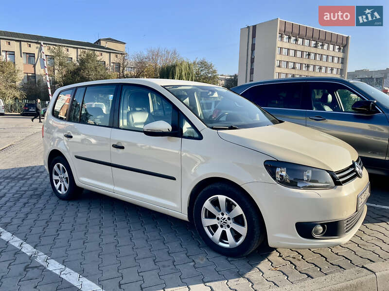 Мінівен Volkswagen Touran 2014 в Чернівцях