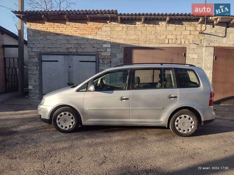 Мінівен Volkswagen Touran 2005 в Городку
