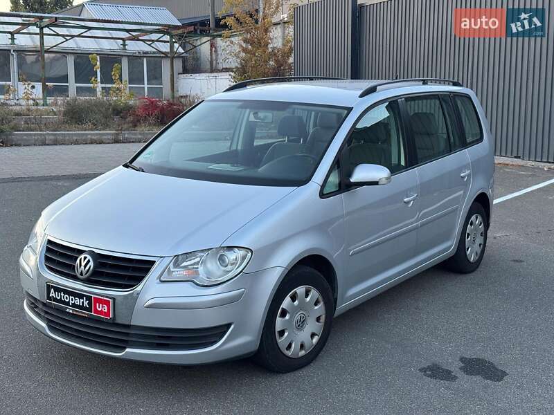 Мінівен Volkswagen Touran 2008 в Києві