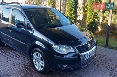 Мінівен Volkswagen Touran 2008 в Острозі