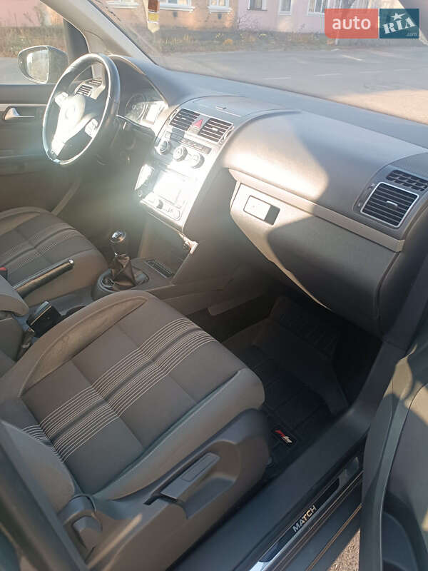 Минивэн Volkswagen Touran 2012 в Малине фото 6 Минивэн Volkswagen Touran 2012 в Малине