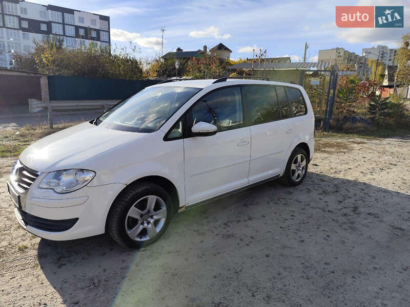 Мінівен Volkswagen Touran 2010 в Києві