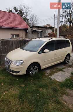 Мінівен Volkswagen Touran 2009 в Києві