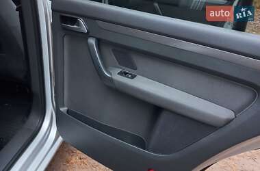 Мінівен Volkswagen Touran 2012 в 