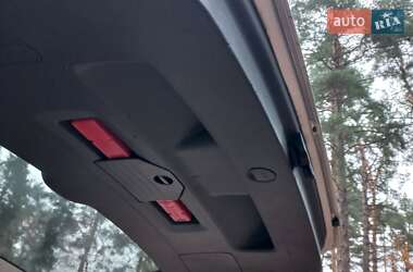 Мінівен Volkswagen Touran 2012 в 