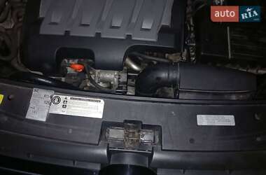 Мінівен Volkswagen Touran 2012 в 