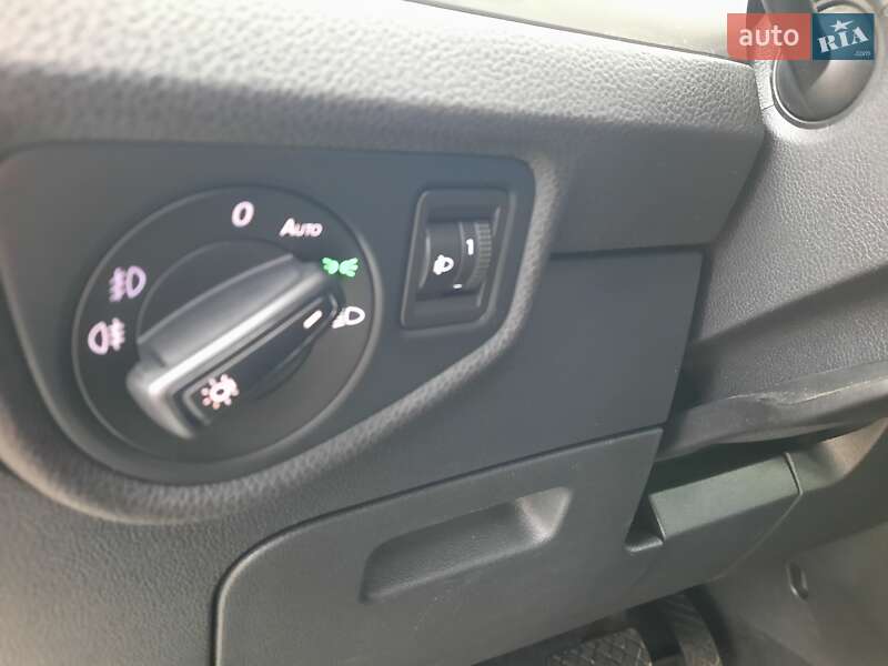 Микровэн Volkswagen Touran 2016 в Виннице