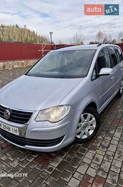 Минивэн Volkswagen Touran 2008 в Чабеле