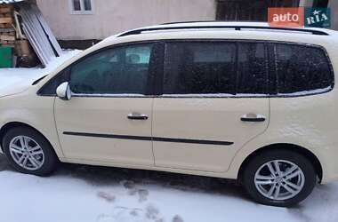 Минивэн Volkswagen Touran 2012 в Рахове