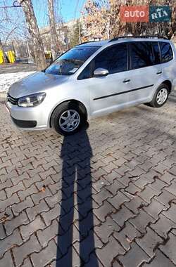 Мінівен Volkswagen Touran 2014 в Чернівцях