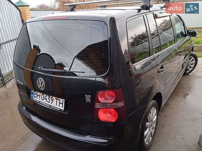 Минивэн Volkswagen Touran 2007 в Измаиле